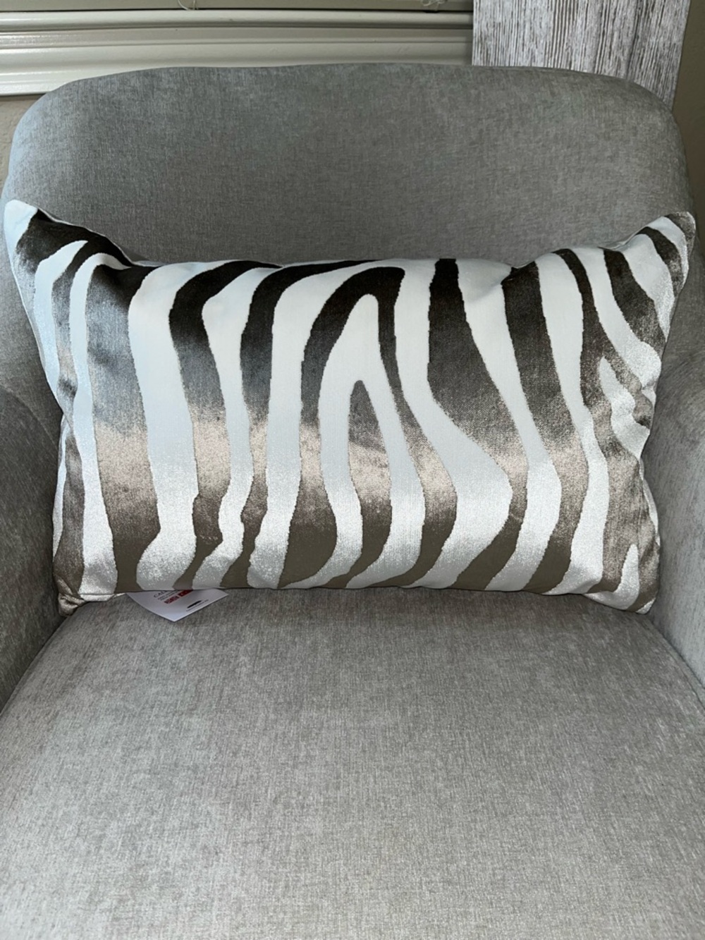 1-CALDEIRA NWT CUT VELVET ZEBRA DESIGN LUXURY LUMBAR DECORATIVE PILLOW